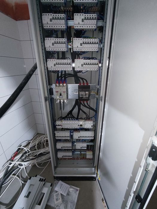 Elektryk Usługi elektryczne instalacje elektryczne pomiary