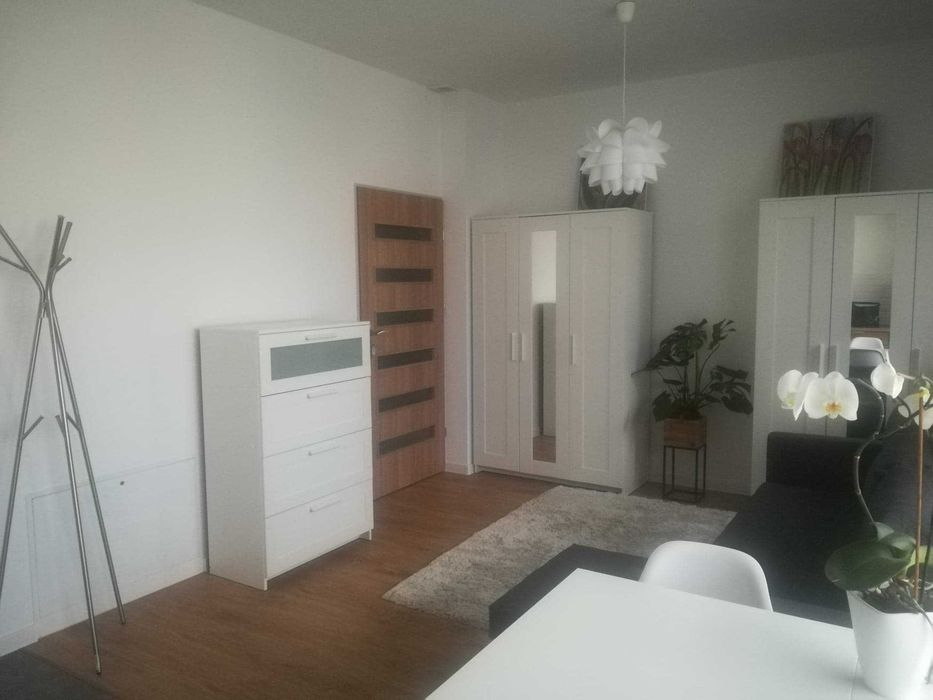 Wynajmę umeblowaną kawalerkę 23m + balkon I Rembertów I Super lokalizacja, stan bardzo dobry - Więcej