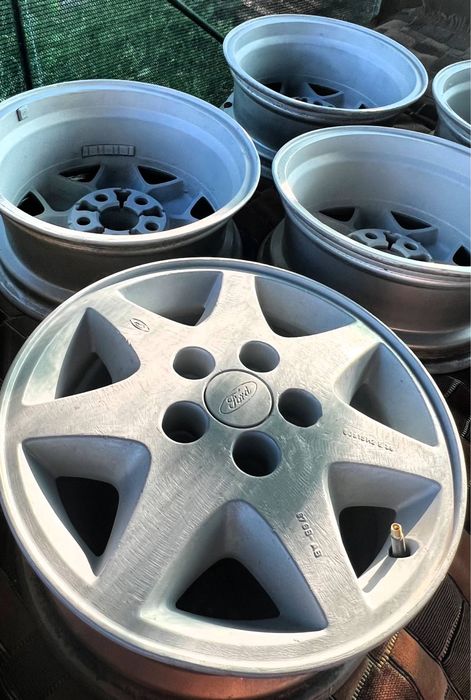 R15 Ford RS  5/112