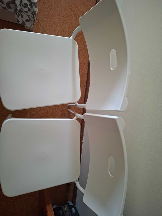 4 cadeiras brancas do Ikea