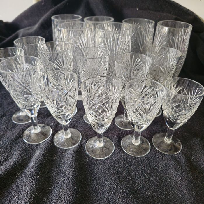 Рюмки фужеры хрустальные на ножке