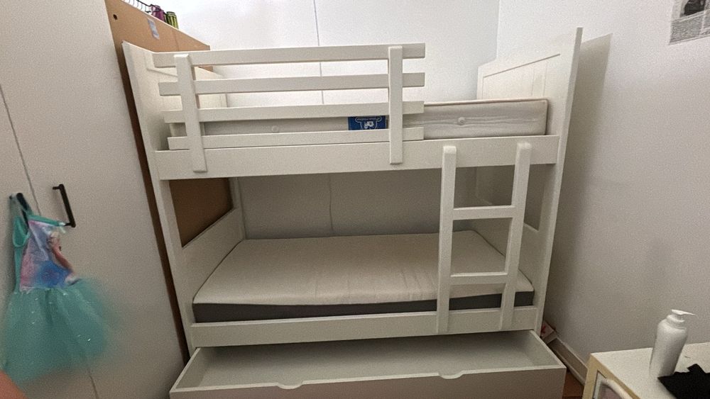 Beliche branco 90x180 + 2 colchões + gavetão(cama ou arrumação!