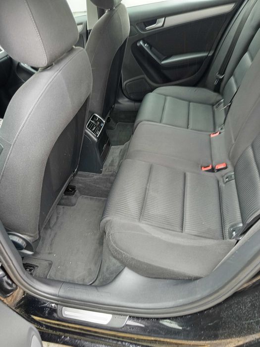 Audi A4 B8 2.0tdi-143km-lift-ksenon-hak-navi-sprowadzony!
