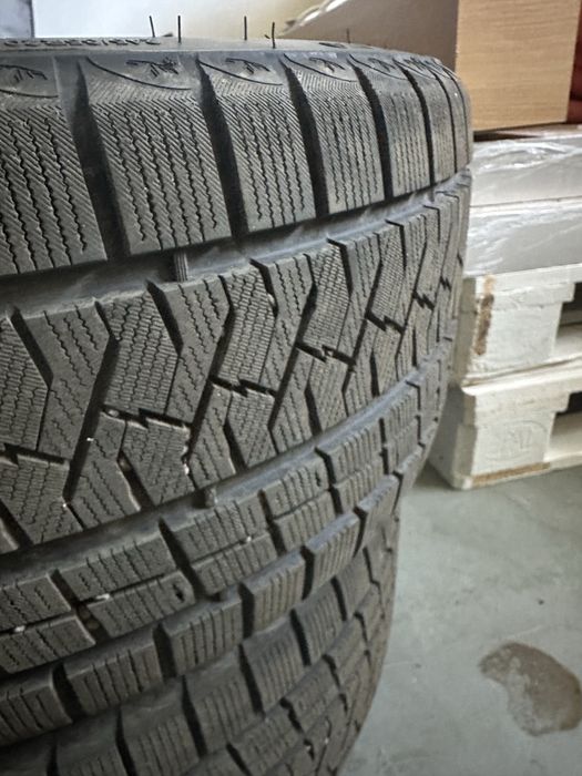 Продам резину зимову 245/35 R20, Triangle PL02
