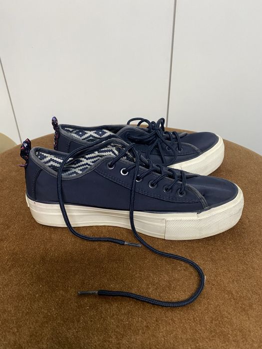 Sapatos azuis escuros Springfield