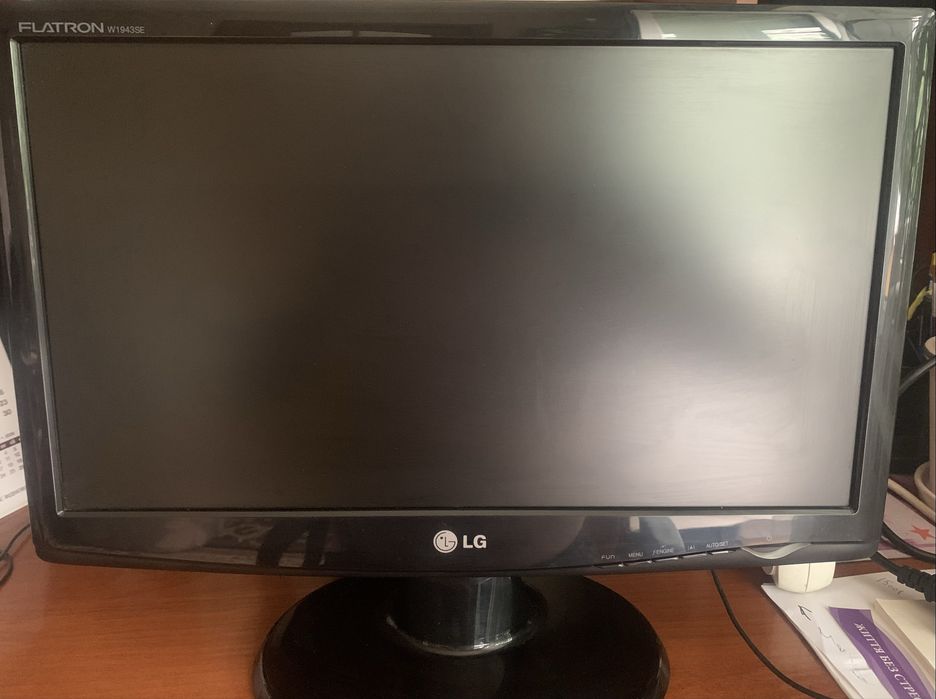 Монітор LG  Flatron  W1943SE 18.5 LCD VGA 13.66x768