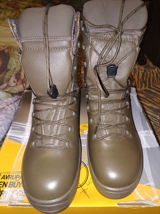 Продам новые берцы зима