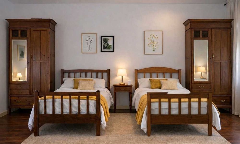 Cama de solteiro antiga em madeira maciça – início séc. XX