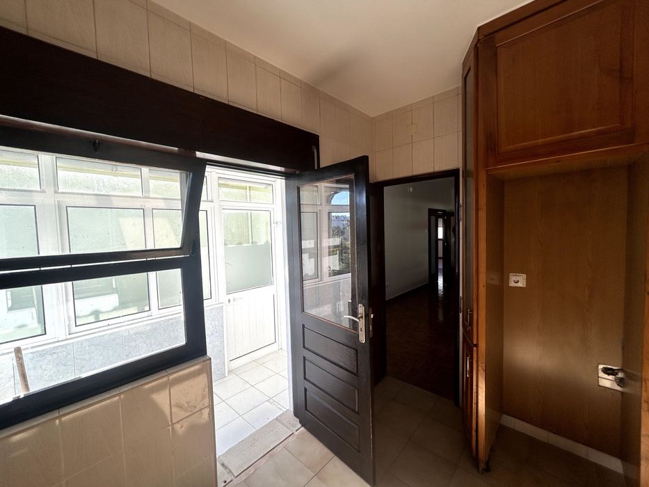 Arrenda-se andar-moradia 1º andar T3