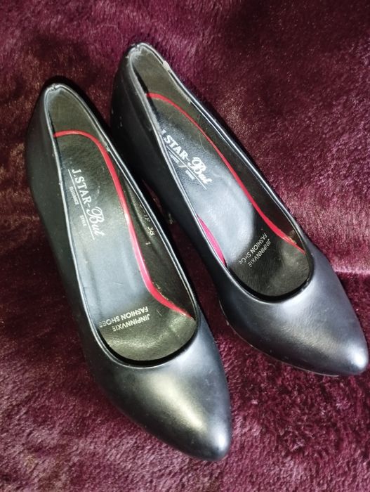 Buty damskie na obcasie