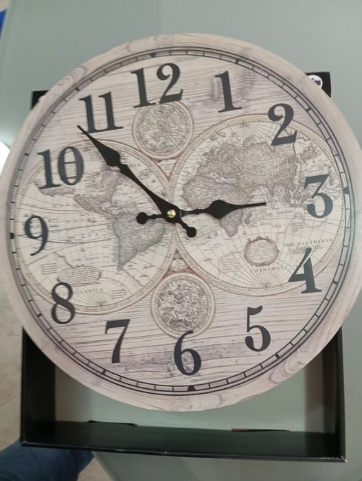 2 Quadros semi novos + Relógio