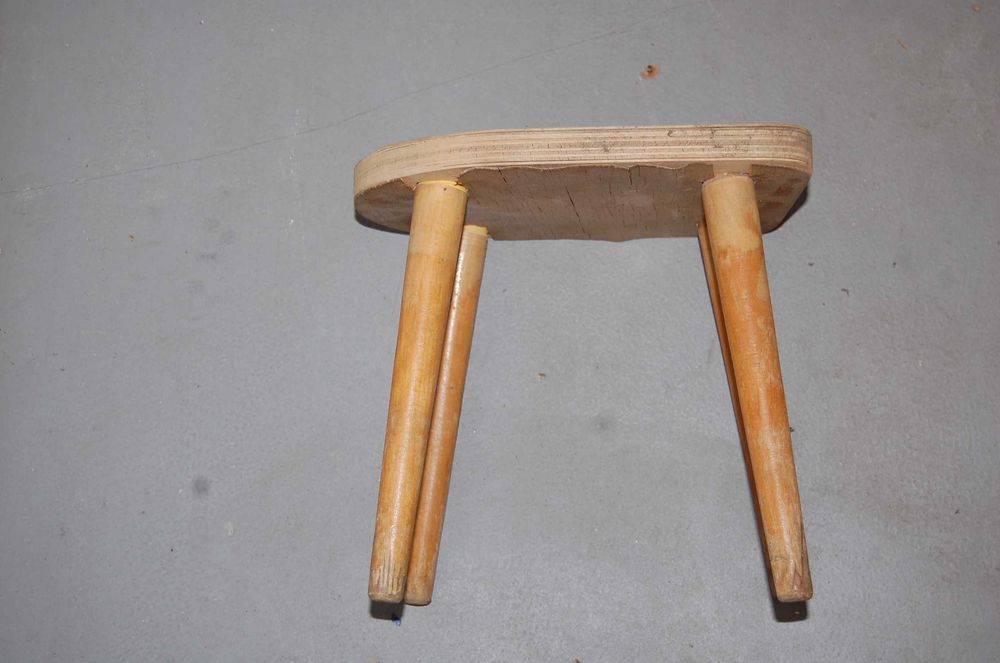 Stołek drewniany, patyczak - PRL