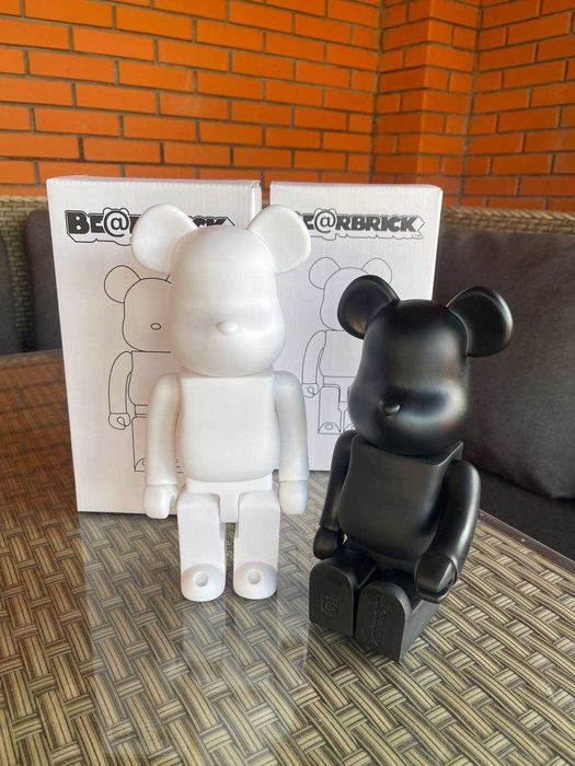 Bearbrick ведмідь фігурка матова 28 см Чорна / Біла