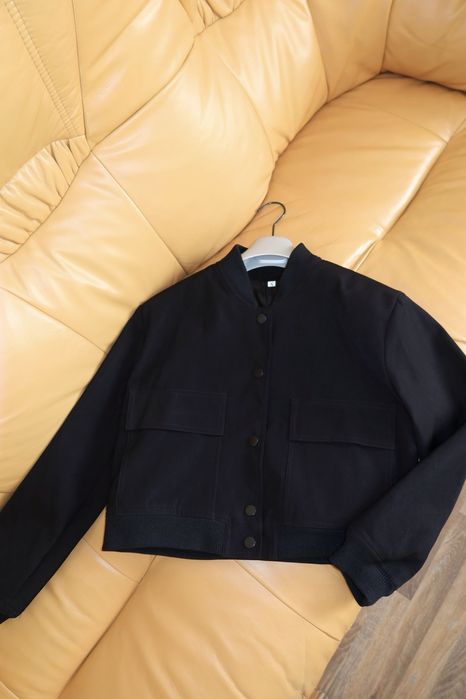 Бомбер, жакет  чорний жіночий