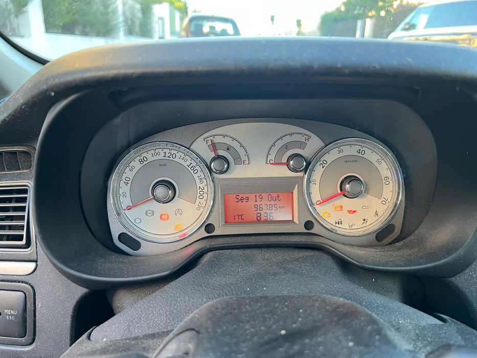 Carro Fiat Linea