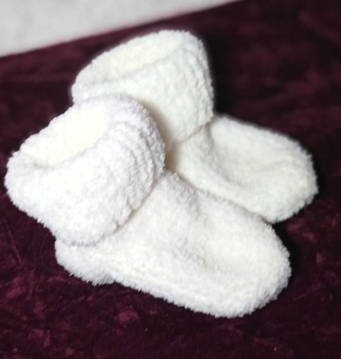 Вязаные детские носочки плюшевые