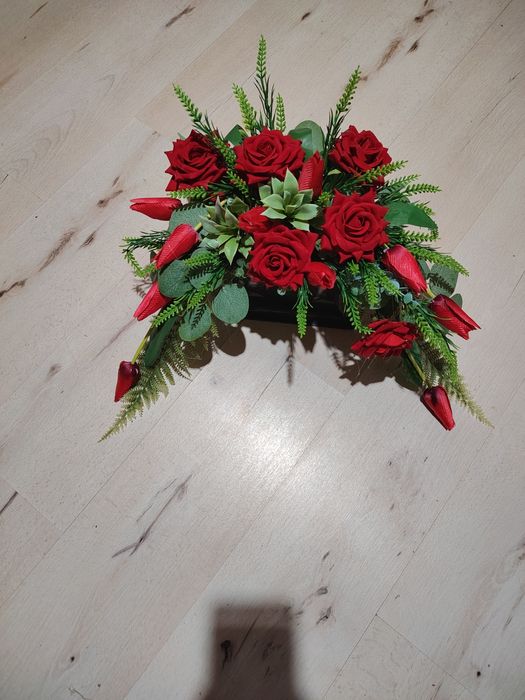 Stroik z tulipanami i różami