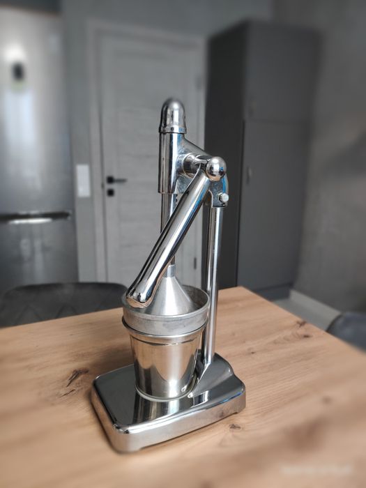 Соковитискач для цитрусів