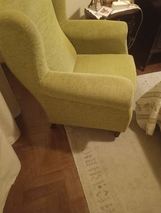 2 sofás poltronas em tecido ( tipo bombazine) verde claro