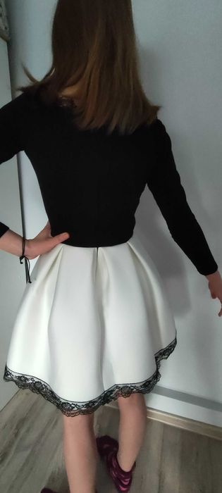 Sukienka biała z czarnym S-M