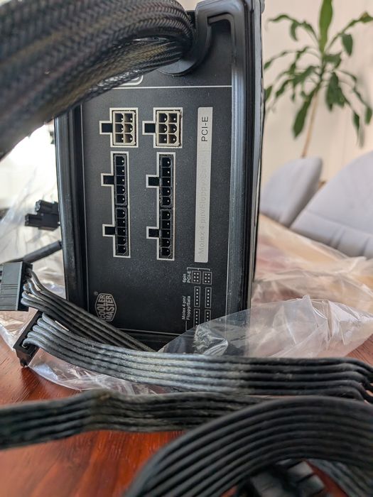 Fonte de alimentação 700w Cooler Master