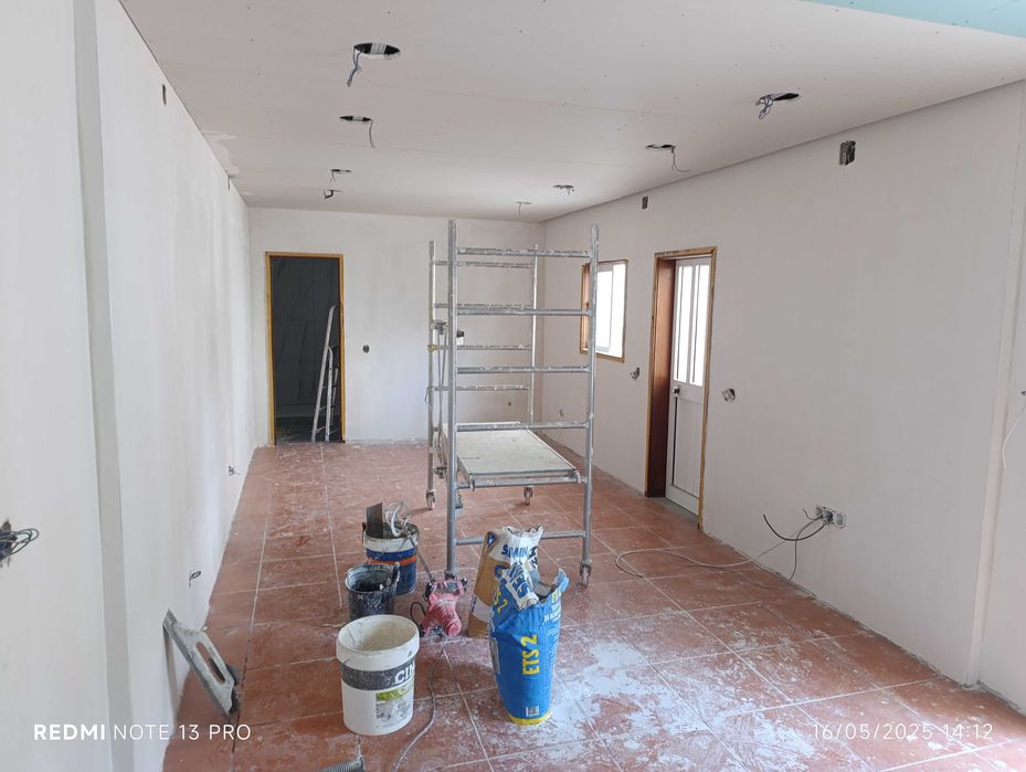 Telhados, pinturas, Pladur, lavagem, demolição,  remodelações