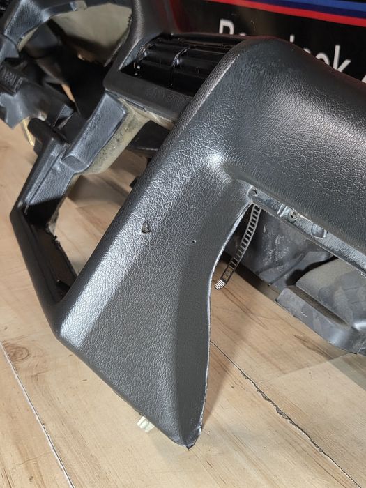 BMW E30 Deska Rozdzielcza Konsola  Kokpit Pulpit Tunel