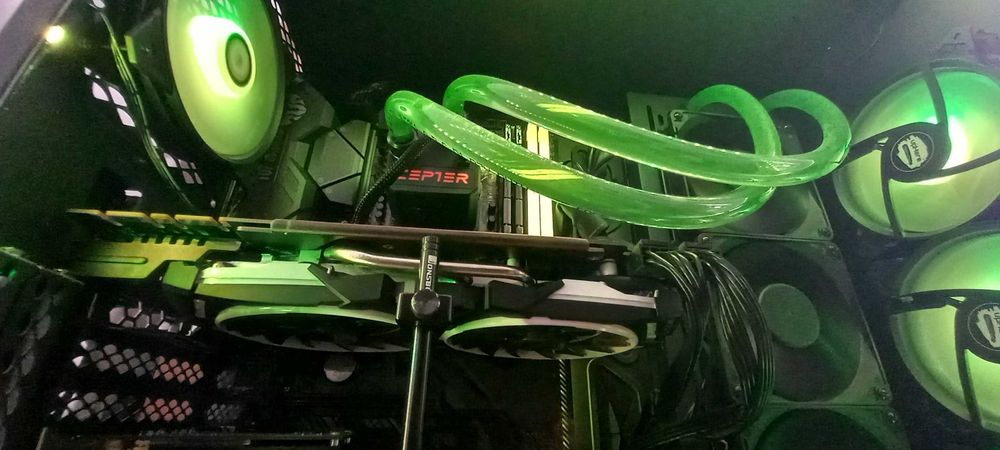 PC–Ryzen 3900X | GTX 1080 Ti | 32 GB RAM | Alphacool Eisbaer 360 AIO