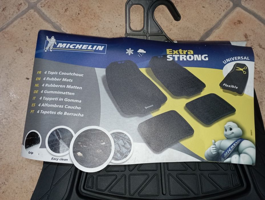 4 tapetes universais para carro - Michelin