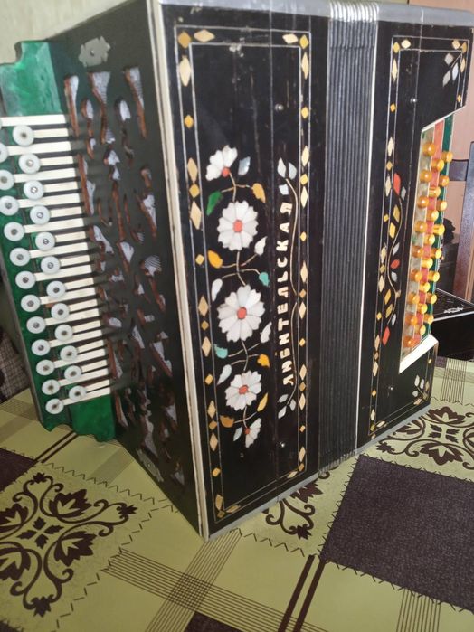 Продам гармонь,акардион ручной работы.