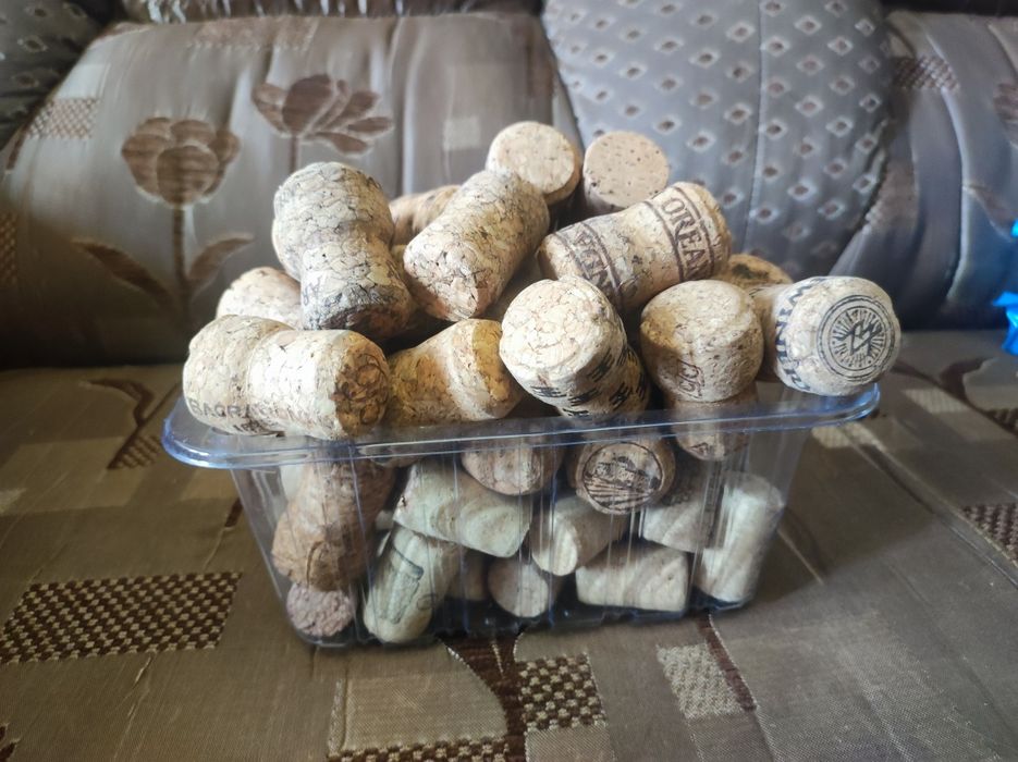 Коркові пробки з під ігристого