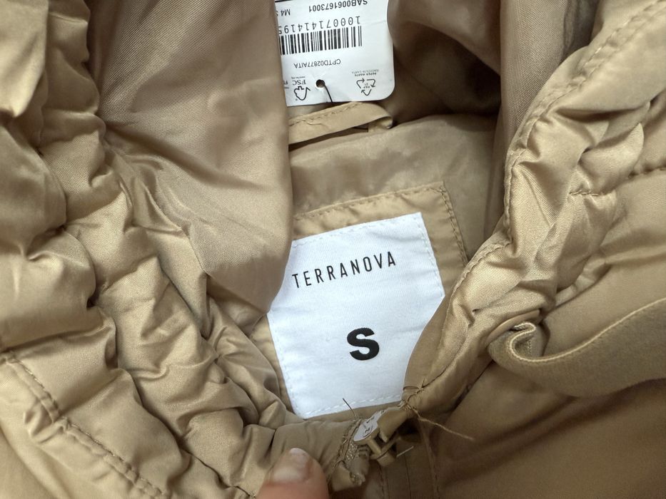 Пальто зимове, нове, бежеве