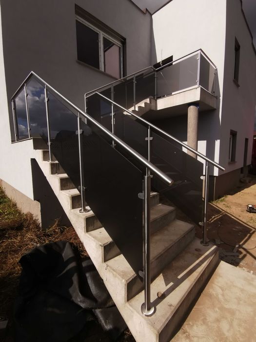 Balustrady nierdzewne schodowe tarasowe