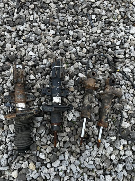 Amortyzatory aktywne Four C nivo Volvo XC70 cross country