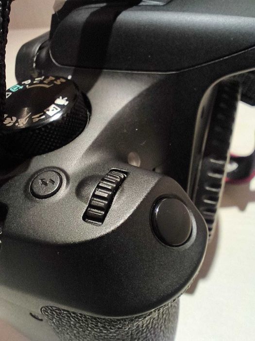 Canon EOS 1300D como nova - somente 7275 disparos + extras