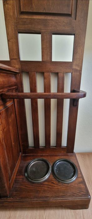 Móvel centenário em madeira - Hall de entrada / Bengaleiro
