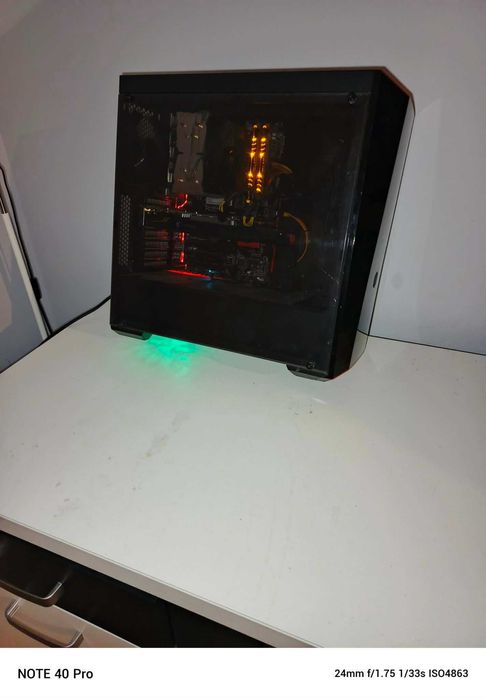 Komputer stacjonarny razem z monitorem