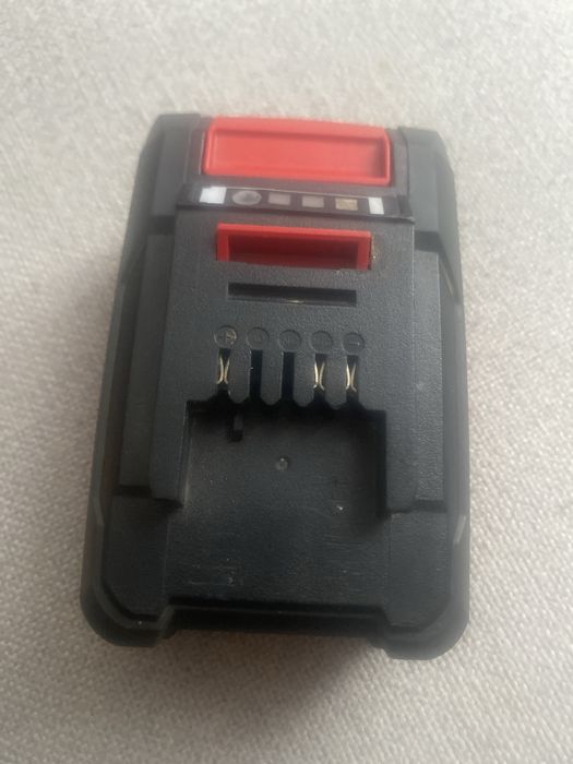 Akumulator Einhell 4.0Ah 18V uszkodzony.