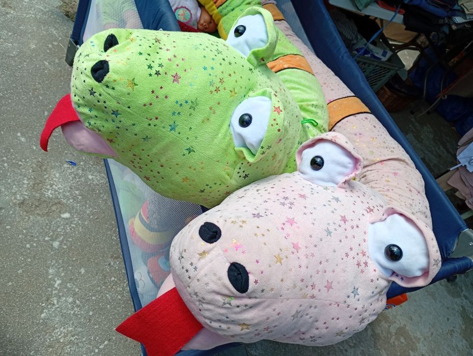 Dois peluches gigantes