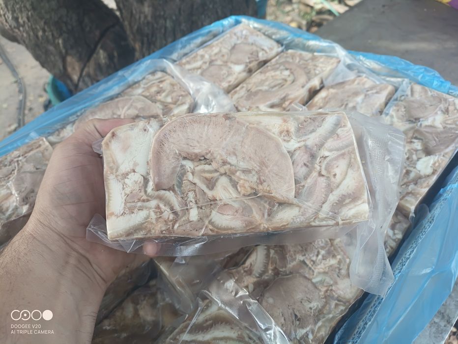 Ушки заливные,сальтисон с чесноком.