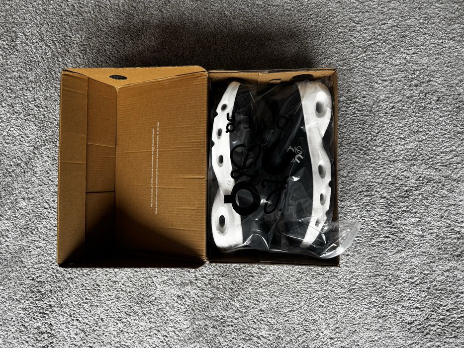 ON X LOEWE кросівки