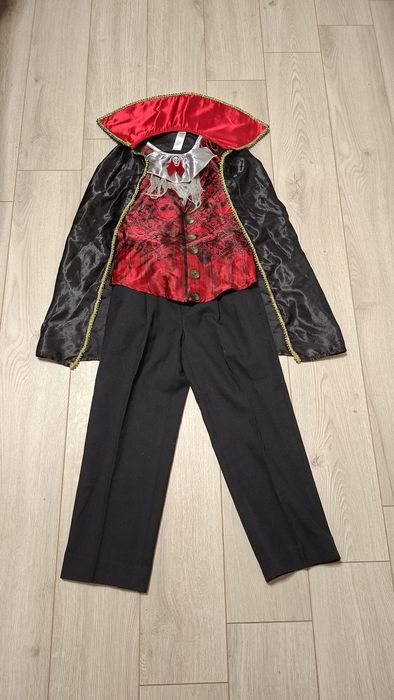 Костюми рицаря, піратів,дракули, скилет, ельф