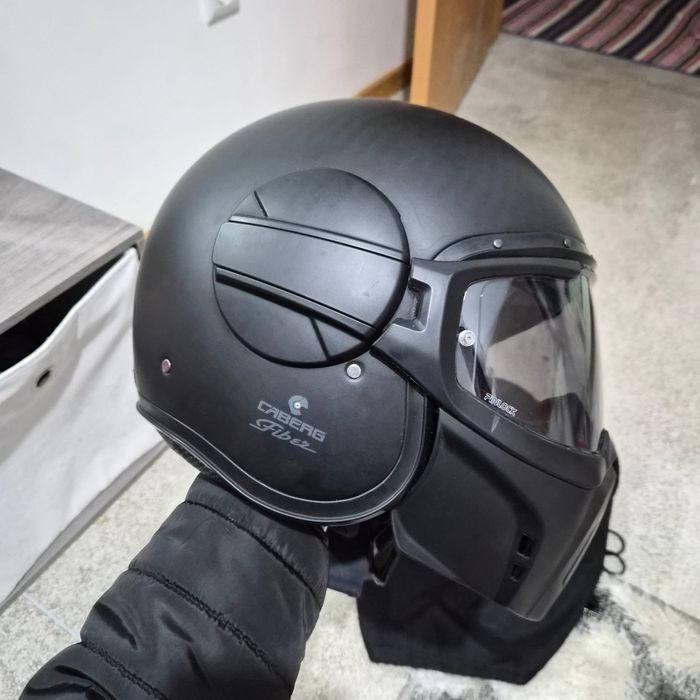 Capacete preto  Caberg