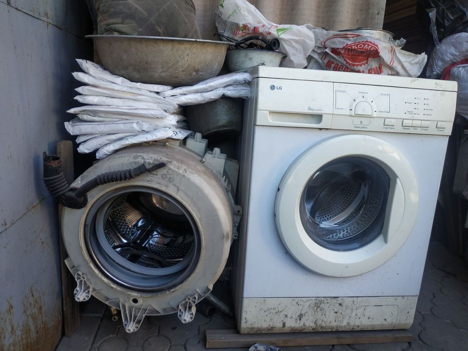 Мозги, амортизаторы ,дверцы, двигатель.