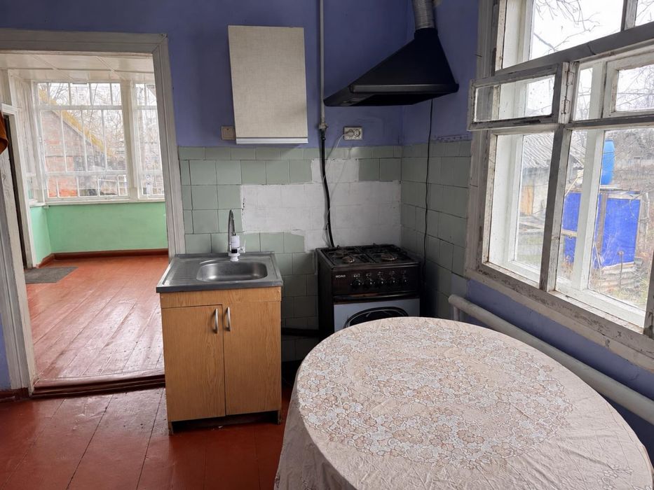 Продається затишний будинок площею 65 м² із присадибною ділянкою 10 соток у місті Остер!