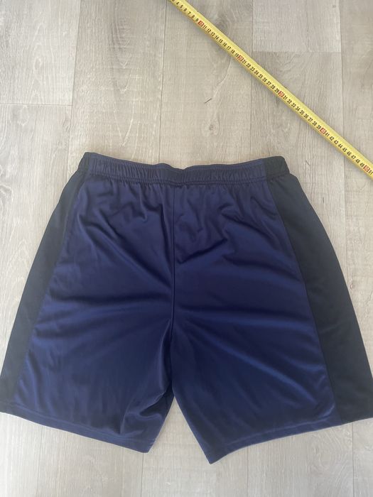 (L) Under Armour чоловічі спортивні шорти штани