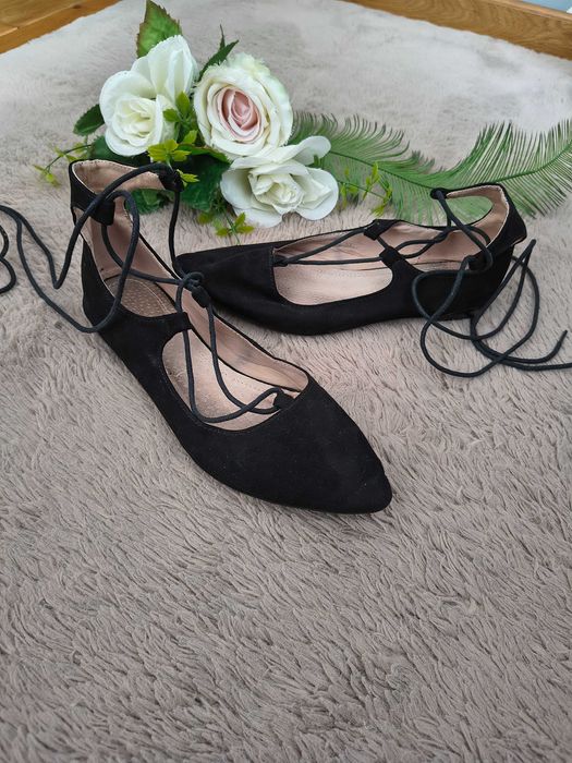 Piękne czarne wiązane baleriny rozm.37 Vices