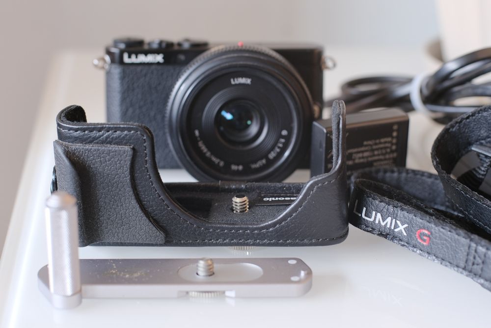 Panasonic Lumix GM1 + Objetiva 20mm F1.7 + acessórios