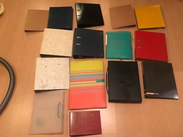 24 Dossiers de lombada larga e estreita +  Pastas de Artes