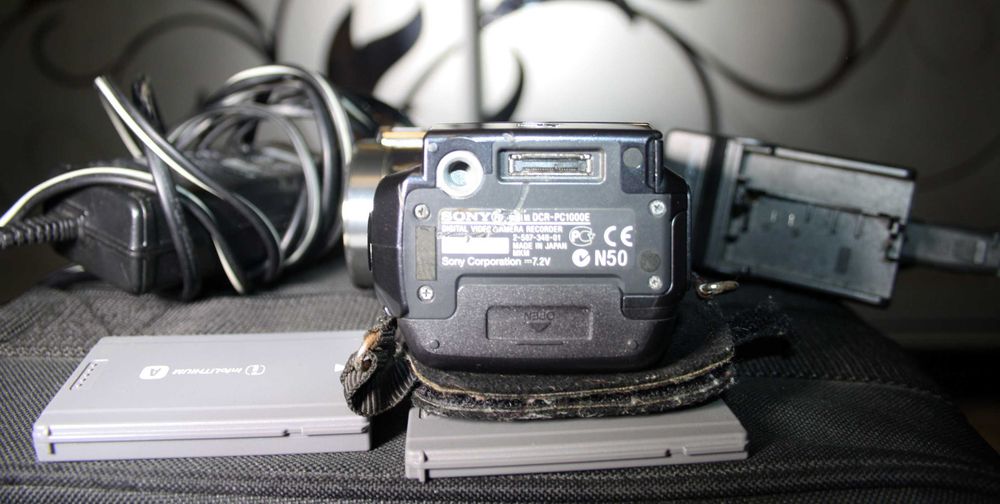 Sony DCR-PC 1000E.Три матриці.
